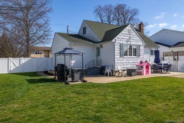 $649,888 | 299 37th Street, Lindenhurst, NY 11757