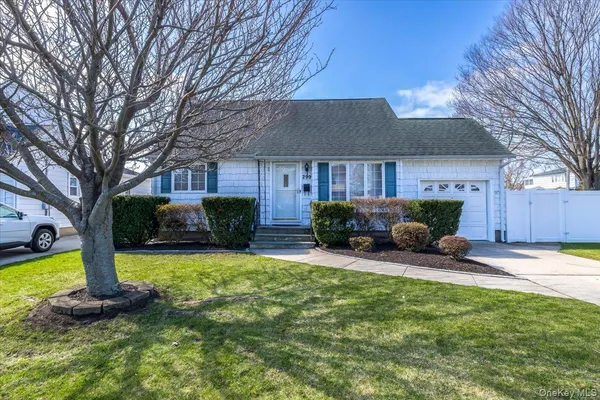 $649,888 | 299 37th Street, Lindenhurst, NY 11757