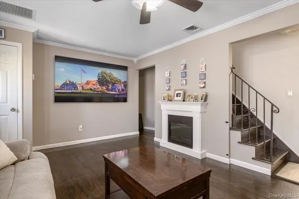 $649,888 | 299 37th Street, Lindenhurst, NY 11757