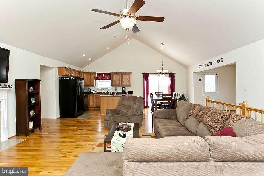 1610 Whitacre Road Gore, VA 22637 - Photo 11 of 29 Family Room