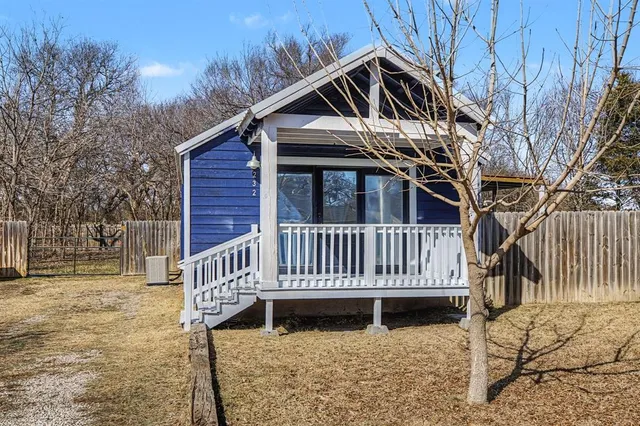 $175,000 | 232 Spring Valley, Azle, TX 76020