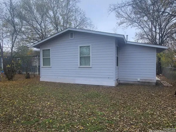 $1,250 | 446 Glendale Avenue, San Antonio, TX 78237