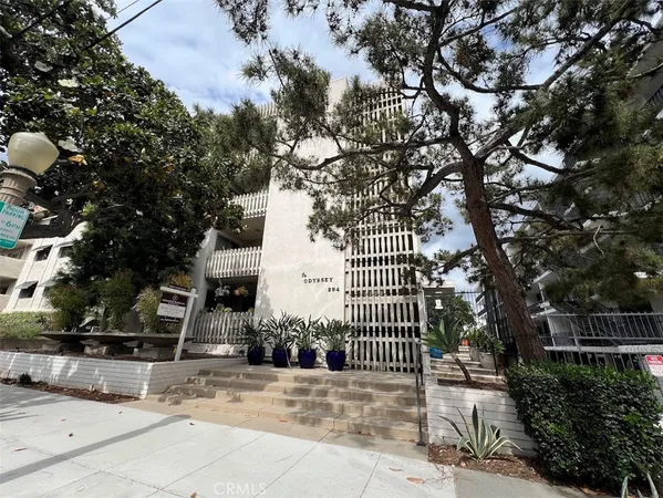 $649,900 | 284 South Madison Avenue, Unit 102, Pasadena, CA 91101