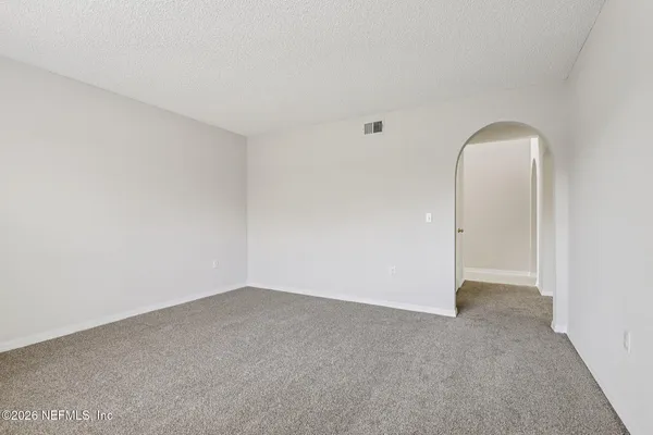 a sign that is sitting on a brick wall