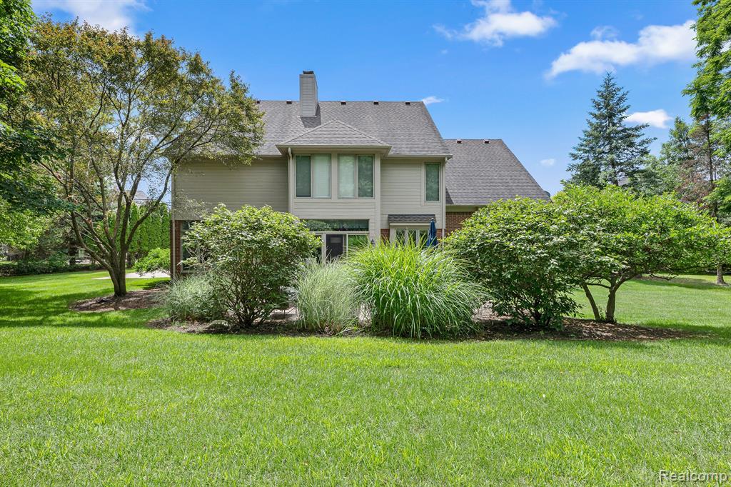 1999 Barrington Court Rochester Hills, MI 48306 - Photo 4 of 46
