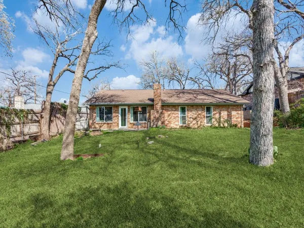 $2,450 | 2310 Oakwood Lane, Arlington, TX 76012