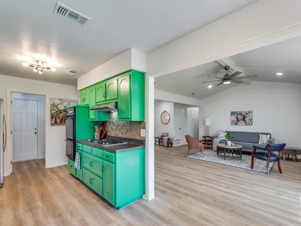 $2,450 | 2310 Oakwood Lane, Arlington, TX 76012