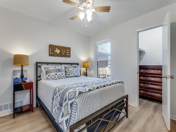 $2,450 | 2310 Oakwood Lane, Arlington, TX 76012