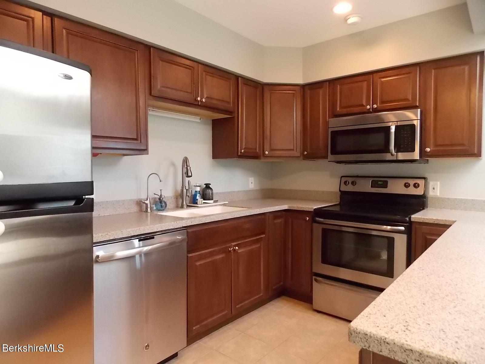2 Wallace Road, Unit 2W Stockbridge, MA 01262 - Photo 11 of 36 Kitchane