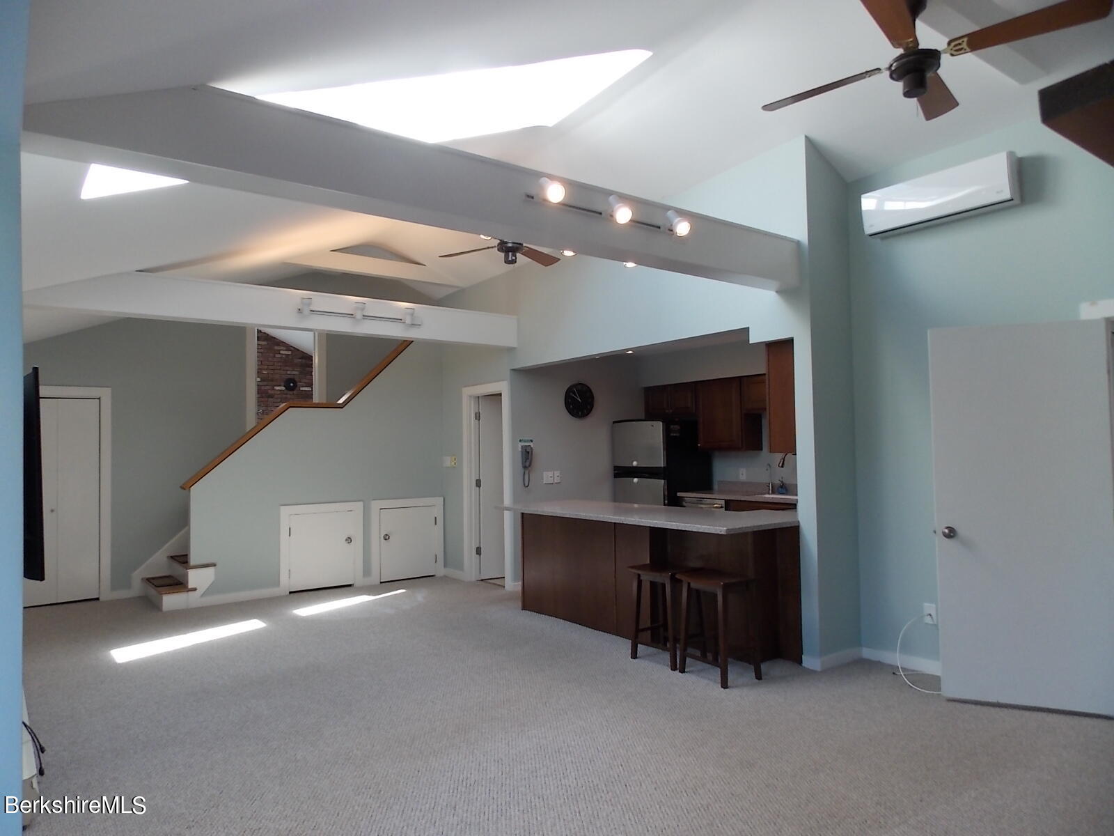 2 Wallace Road, Unit 2W Stockbridge, MA 01262 - Photo 3 of 36 Great room