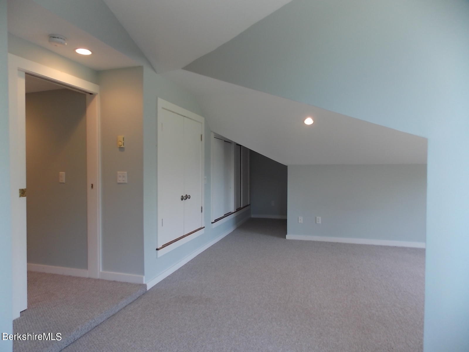 2 Wallace Road, Unit 2W Stockbridge, MA 01262 - Photo 23 of 36 bed 3