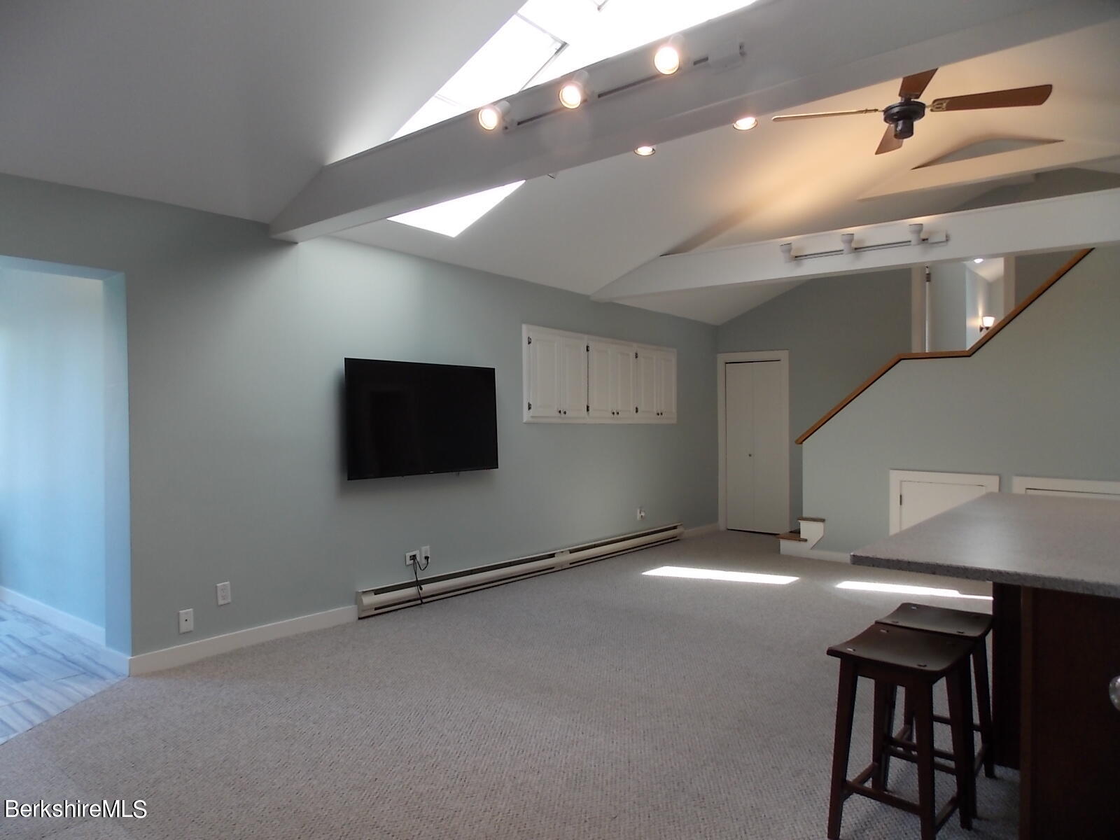 2 Wallace Road, Unit 2W Stockbridge, MA 01262 - Photo 4 of 36 Great room