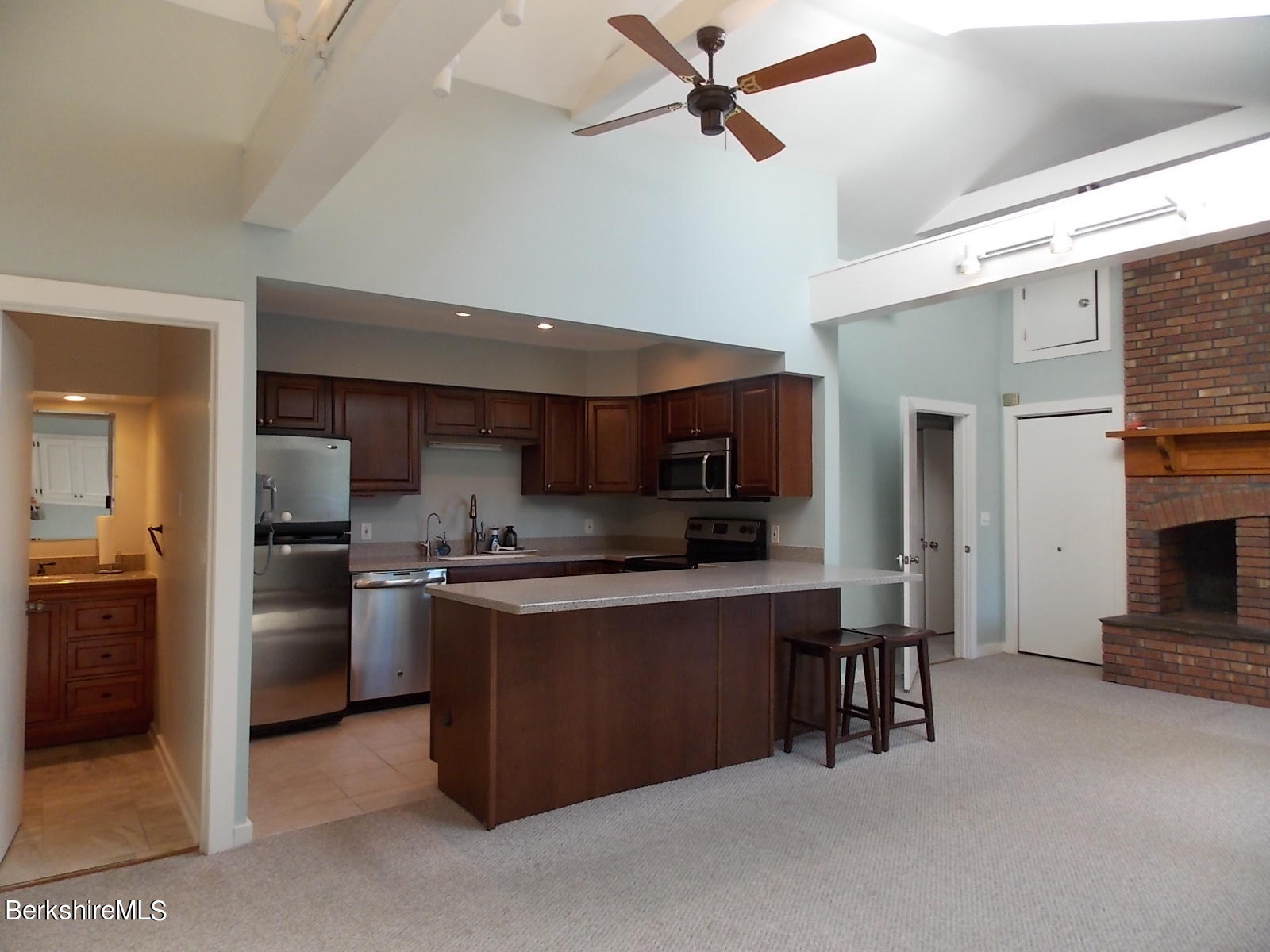 2 Wallace Road, Unit 2W Stockbridge, MA 01262 - Photo 9 of 36 Kitchen