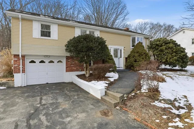 $480,000 | 7 Hidden Valley Lane, Lincoln, RI 02865