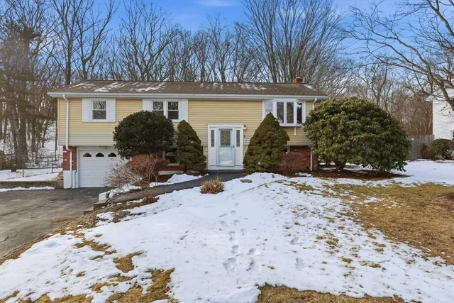 $480,000 | 7 Hidden Valley Lane, Lincoln, RI 02865
