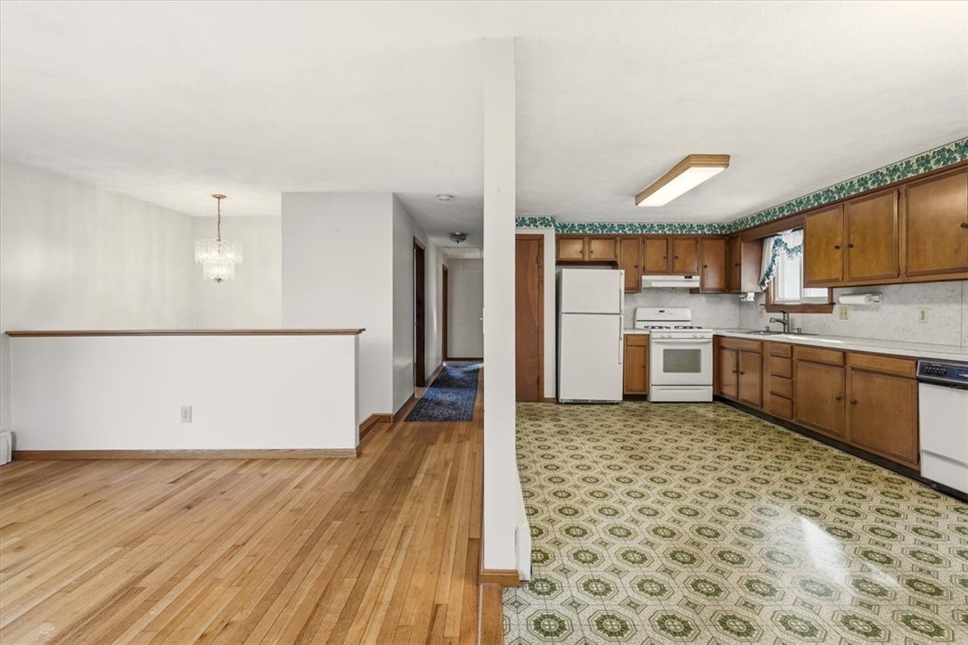 7 Hidden Valley Lane Lincoln, RI 02865 - Photo 10 of 40