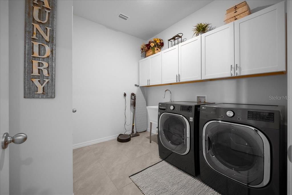 8598 Southwest 59th Terrace Ocala, FL 34476 - Photo 34 of 73 a utility room with dryer and washer