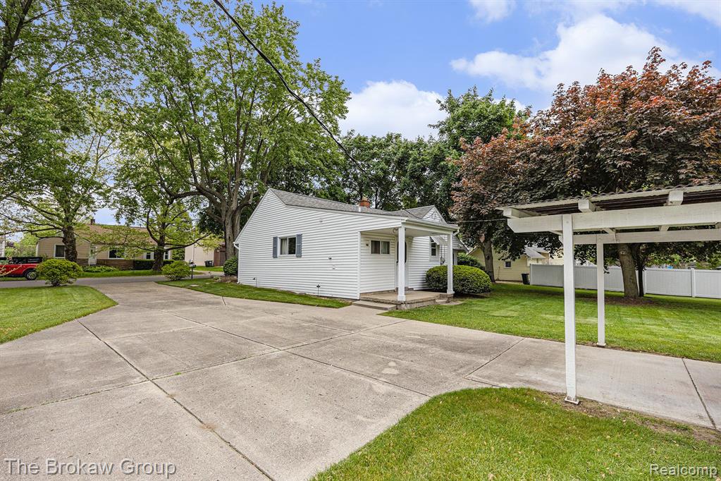 2724 Harrison Avenue Rochester Hills, MI 48307 - Photo 17 of 20