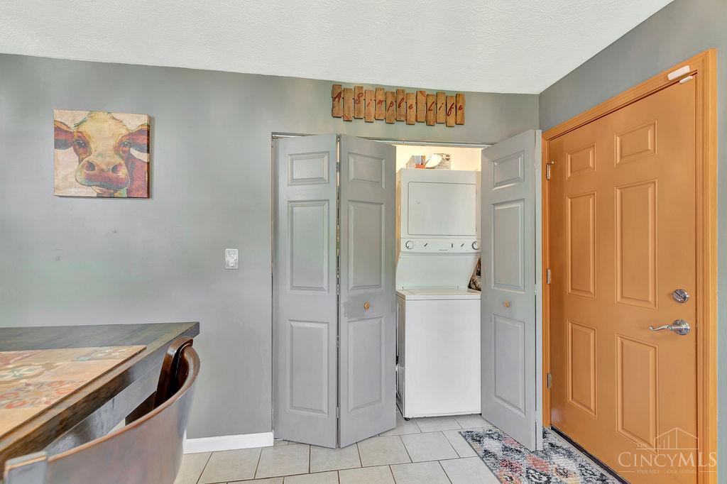 2543 Topeka Street Cincinnati, OH 45231 - Photo 9 of 24