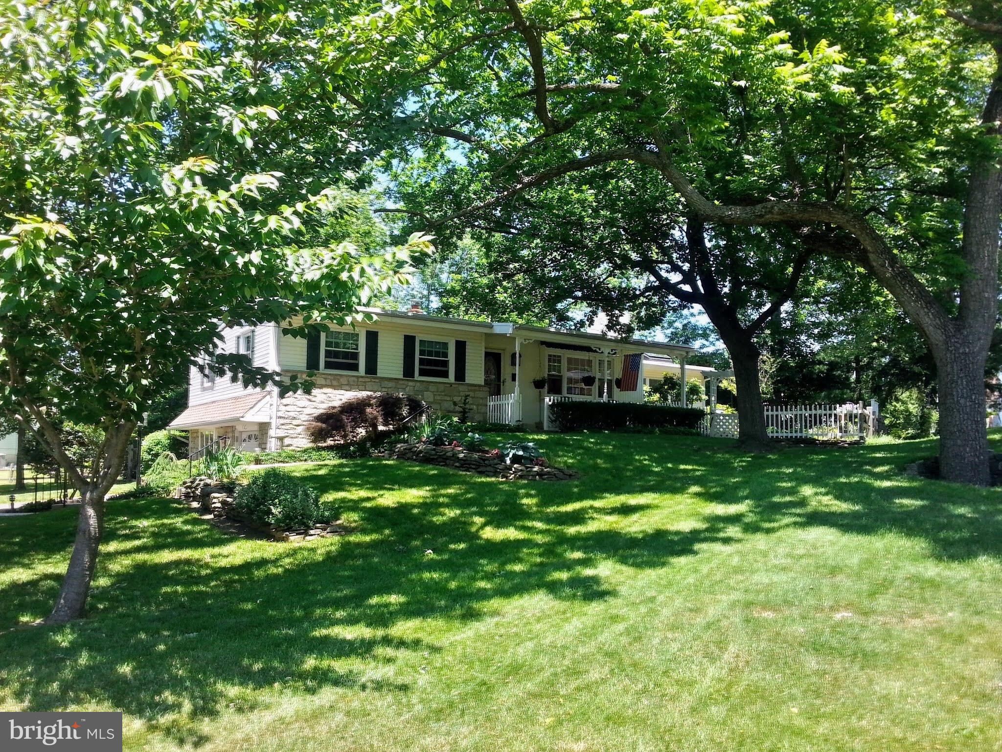 113 Devon Road Chalfont, PA 18914 - Photo 3 of 32 Gallery Image 3