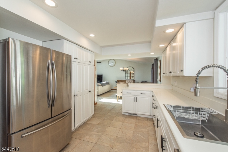 27 Mountain Road Rockaway, NJ 07866 - Photo 13 of 32