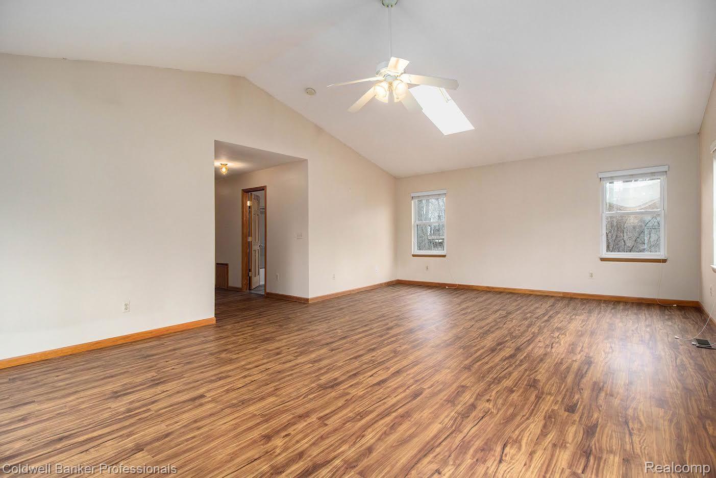 1797 Gilsam Avenue Rochester, MI 48309 - Photo 8 of 21 Prm Bdrm w/luxury vinyl plank flooring & skylights