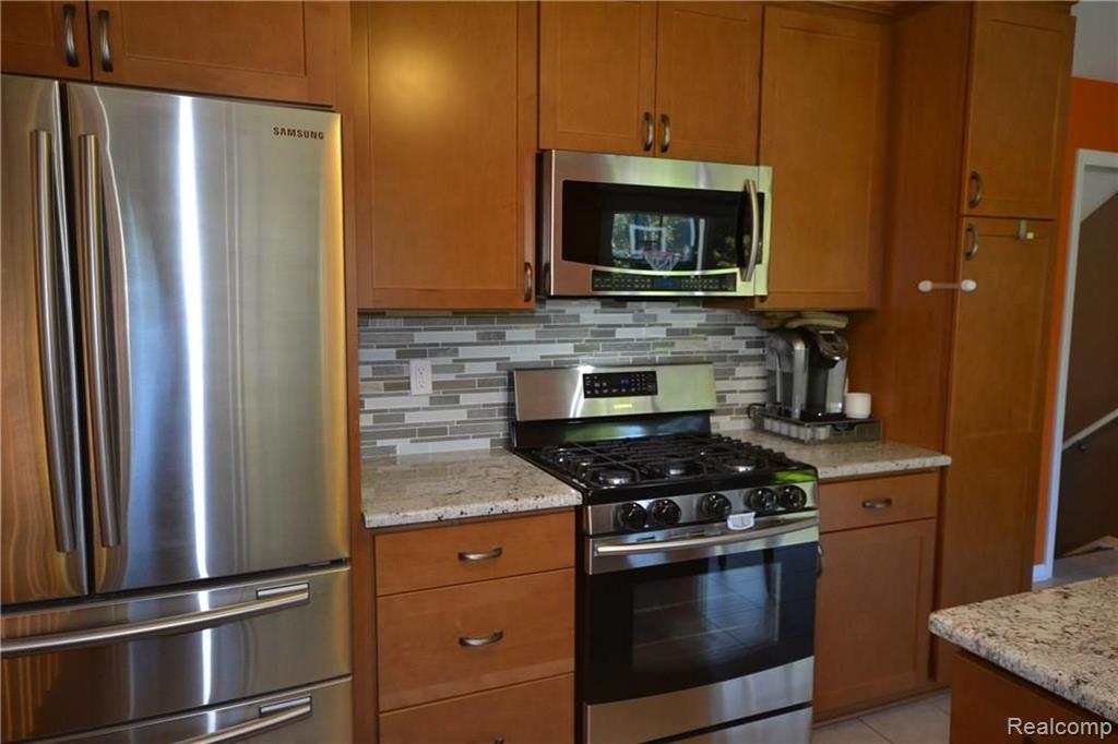 35870 Fredericksburg Road Farmington Hills, MI 48331 - Photo 8 of 45
