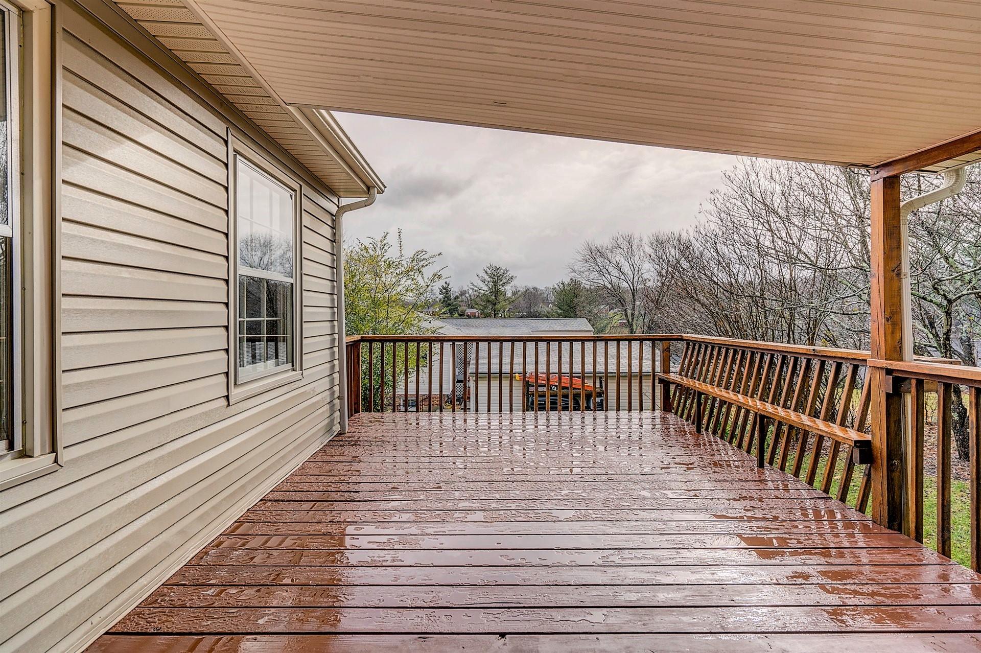 702 Diamond Road Salem, VA 24153 - Photo 11 of 28 Rear Deck