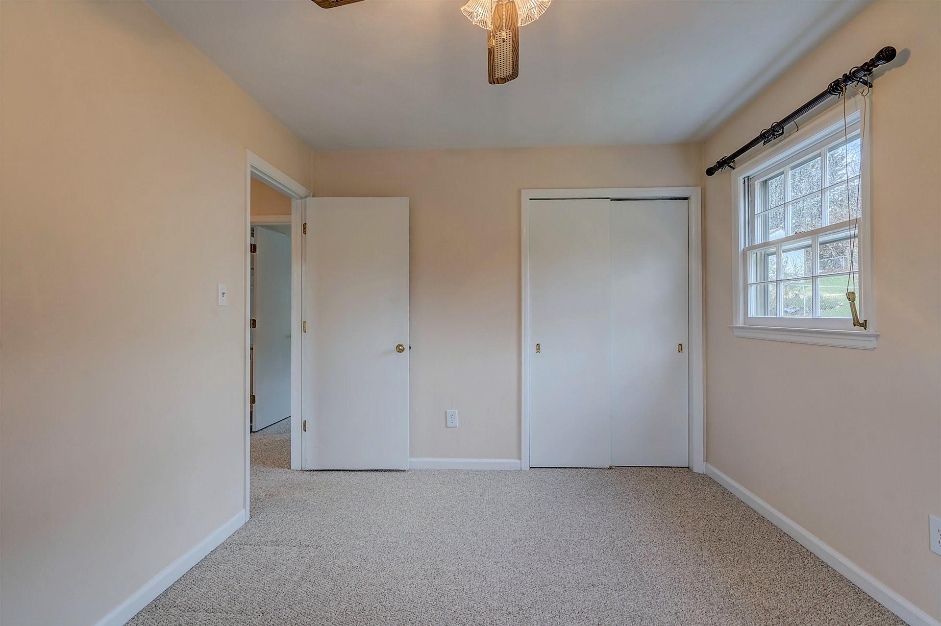 702 Diamond Road Salem, VA 24153 - Photo 17 of 28 Upper Bedroom 2