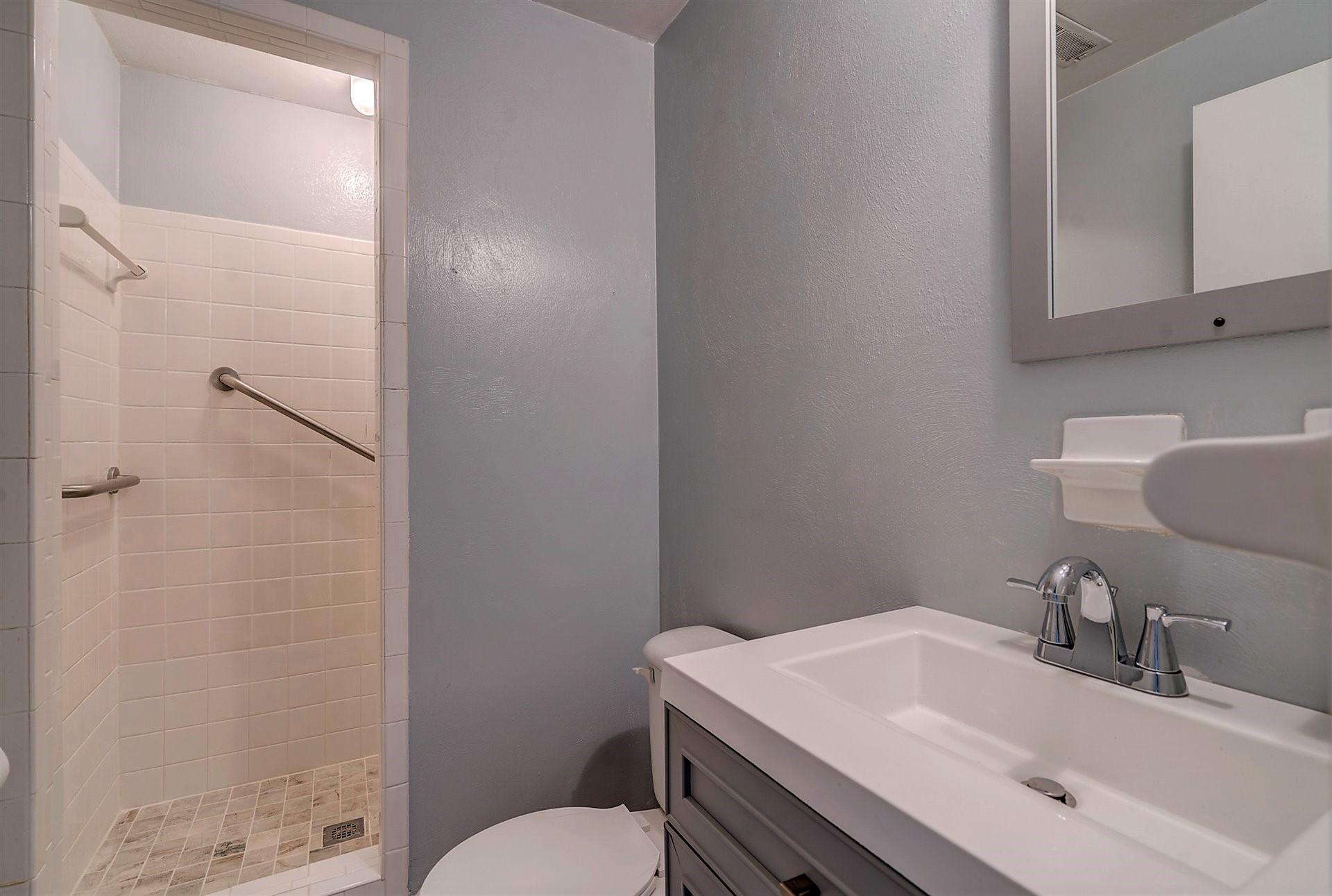702 Diamond Road Salem, VA 24153 - Photo 22 of 28 Lower Level Bathroom