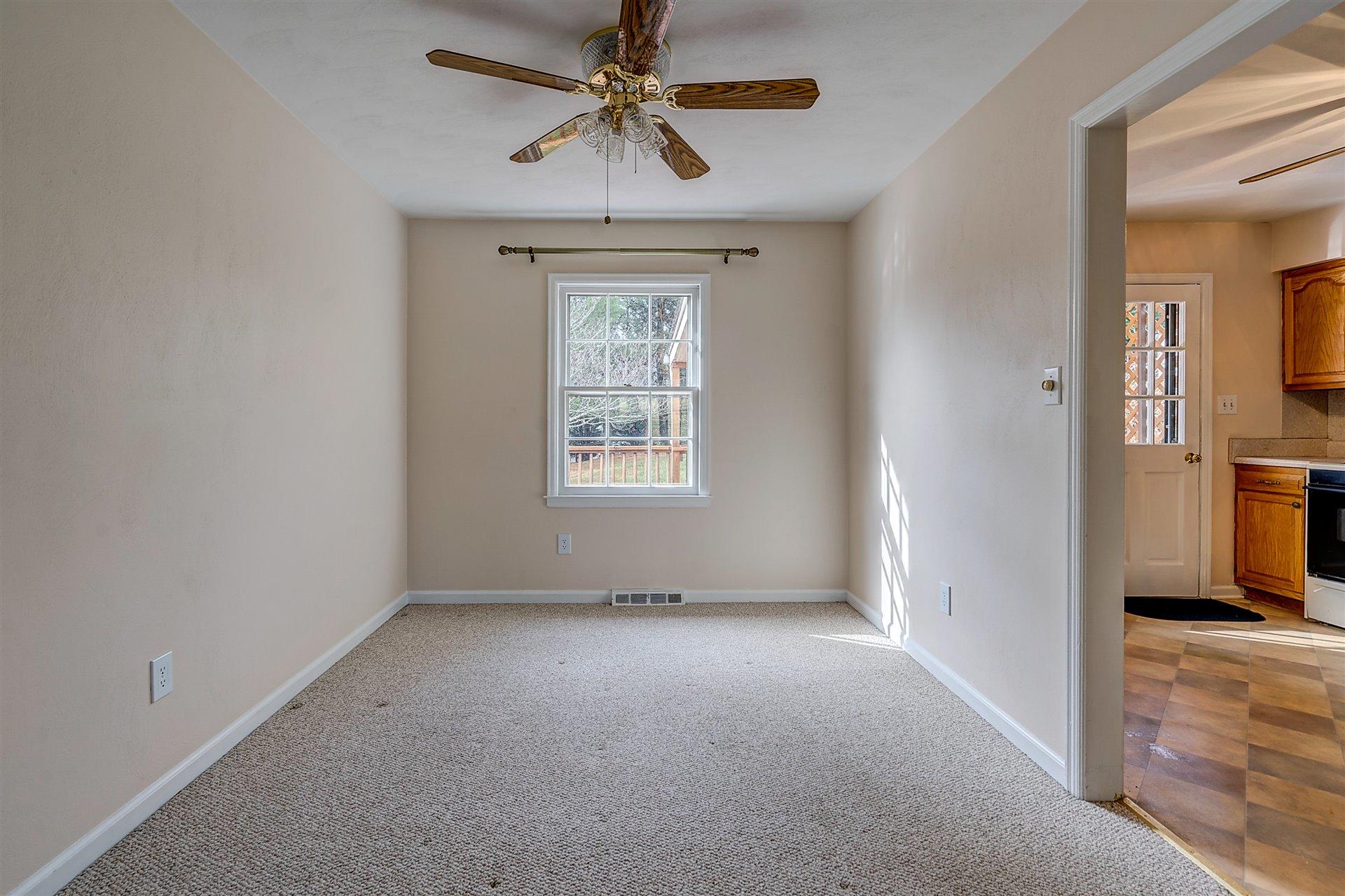702 Diamond Road Salem, VA 24153 - Photo 7 of 28 Dining Room