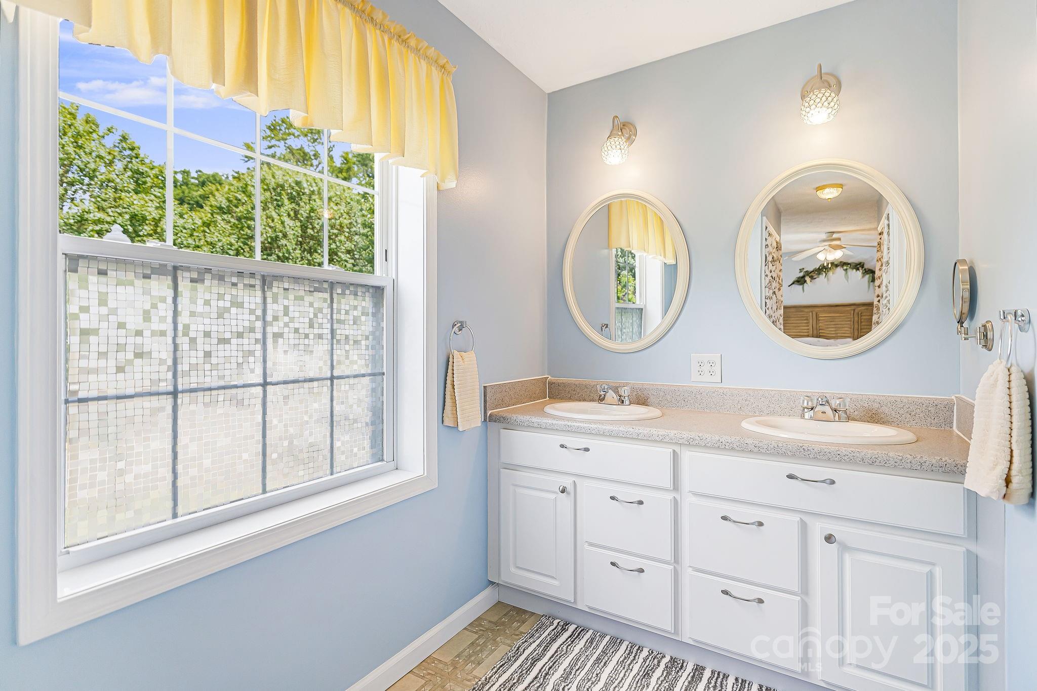 207 Pembrook Road Swannanoa, NC 28778 - Photo 14 of 19 Gallery Image 14