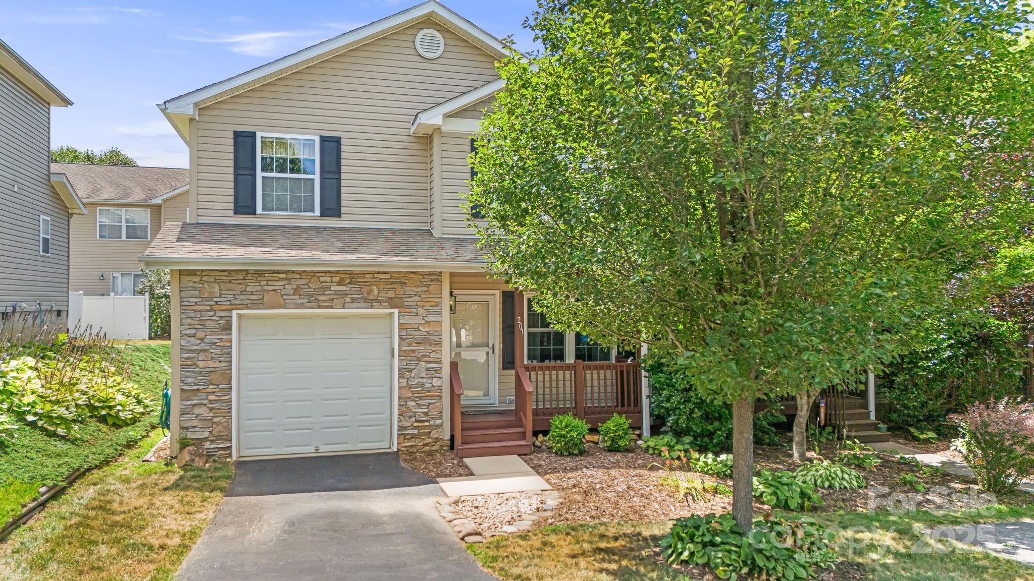 207 Pembrook Road Swannanoa, NC 28778 - Photo 2 of 19 Gallery Image 2