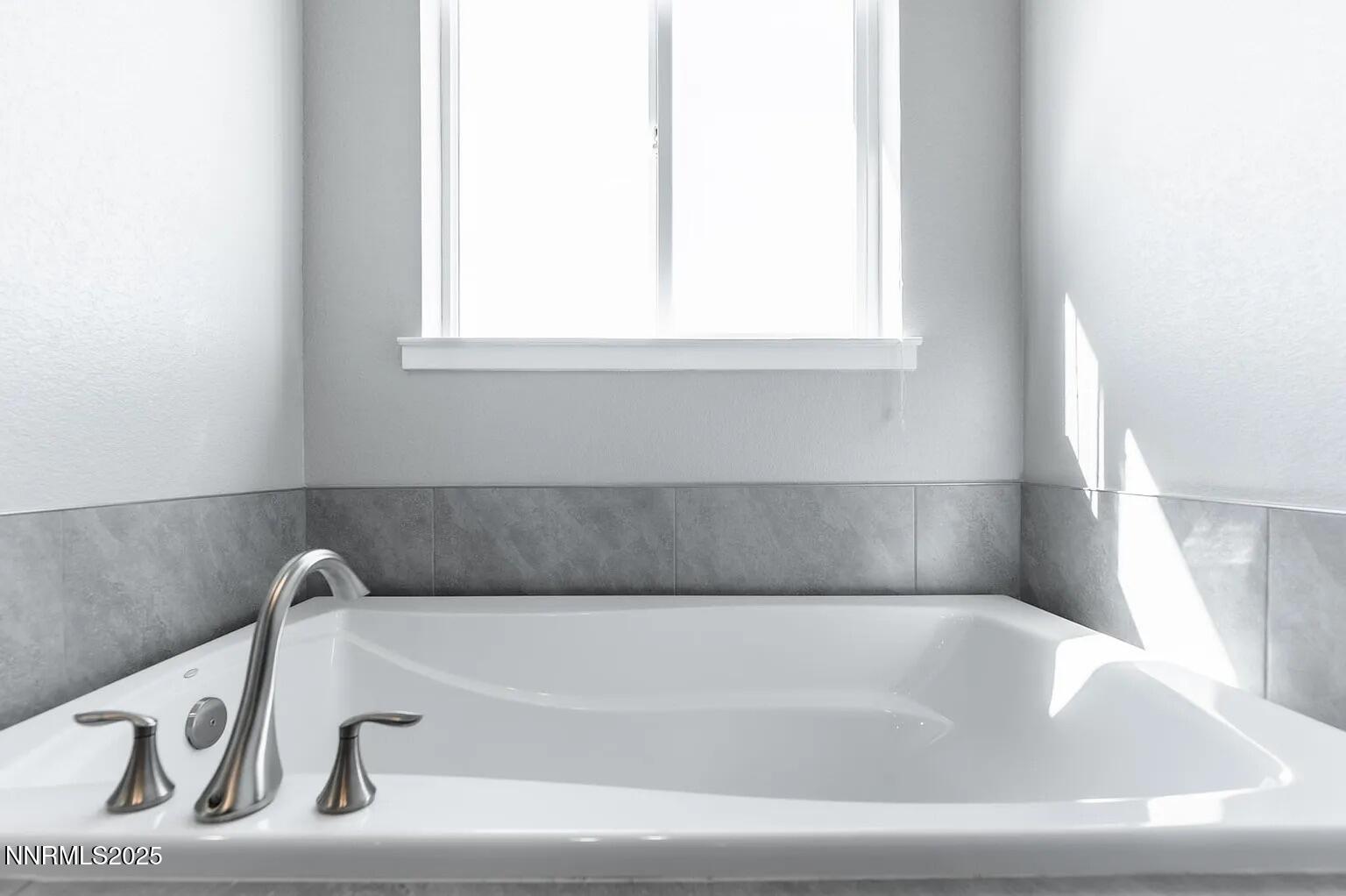 7731 Enclave Key Road Reno, NV 89506 - Photo 14 of 43 a bathroom with a bathtub