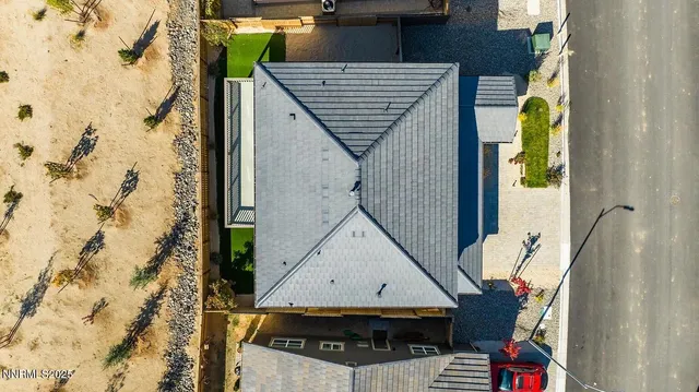 a view of small backyard with a small cabin