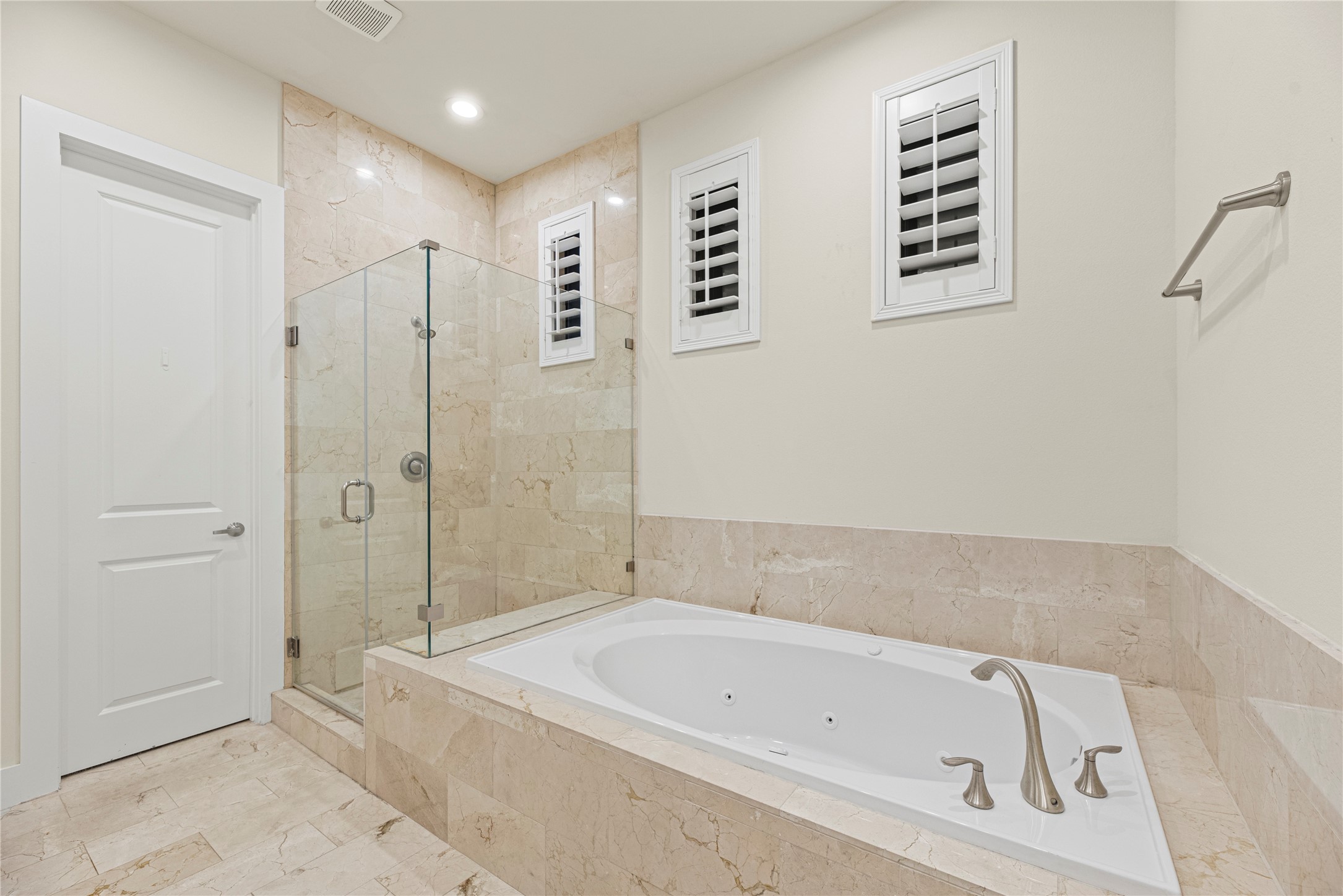 2513 B Garrow Street Houston, TX 77003 - Photo 26 of 29 Jetted tub and frameless shower.