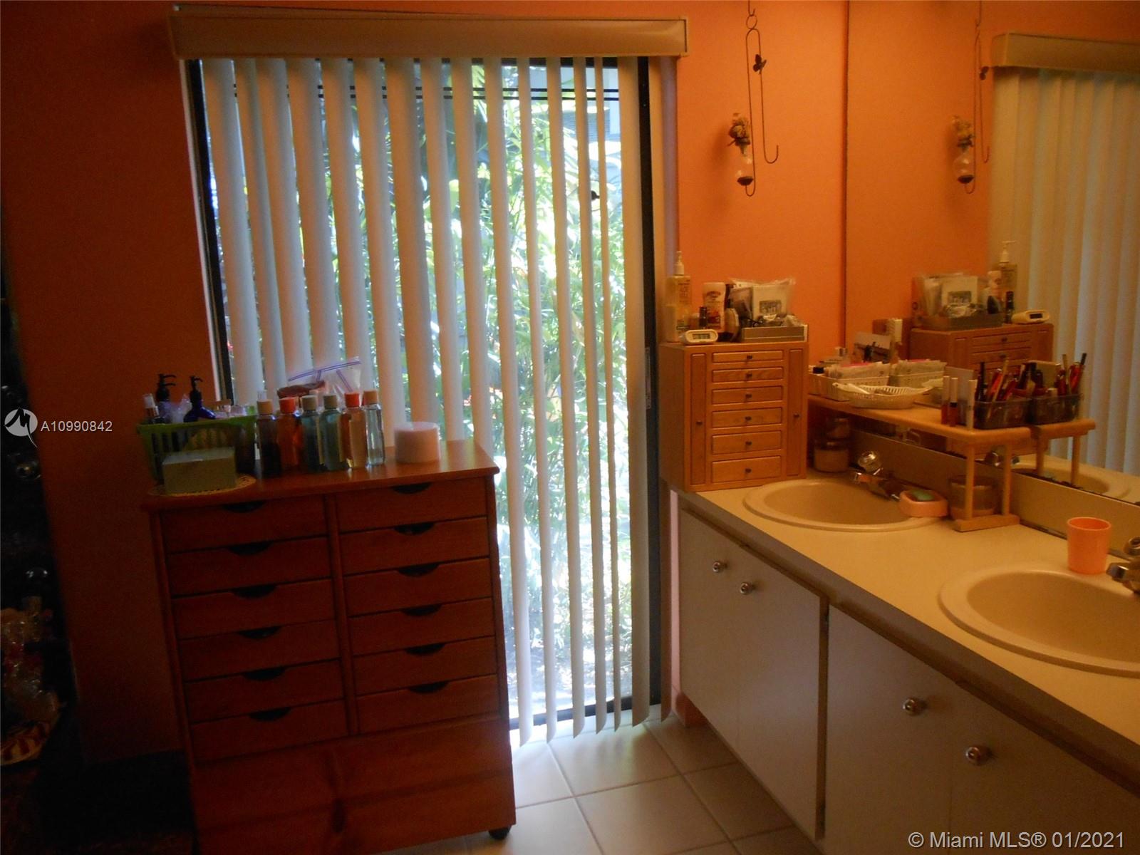 136 Greens Road Hollywood, FL 33021 - Photo 13 of 19