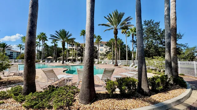 a view of yard with green space