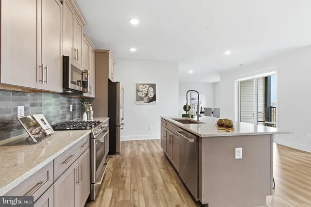 $724,900 | 23669 Golden Embers Square, Unit 303, Ashburn, VA 20148