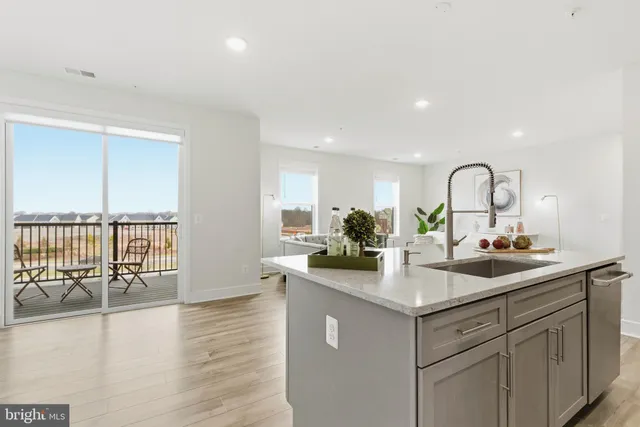 $724,900 | 23669 Golden Embers Square, Unit 303, Ashburn, VA 20148