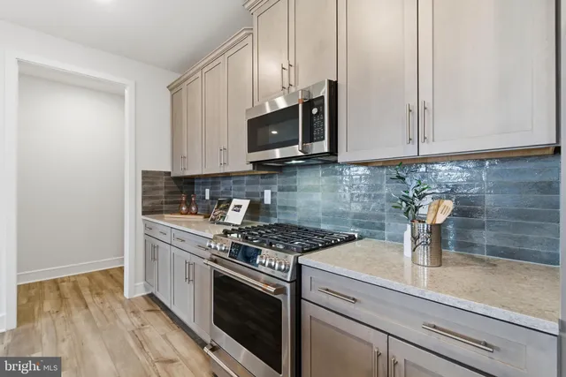 $724,900 | 23669 Golden Embers Square, Unit 303, Ashburn, VA 20148