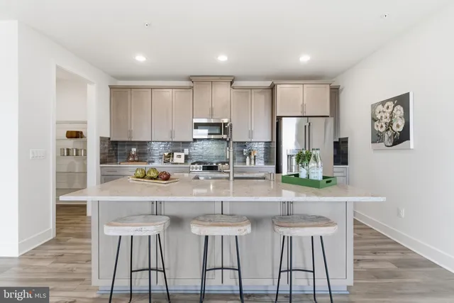 $724,900 | 23669 Golden Embers Square, Unit 303, Ashburn, VA 20148