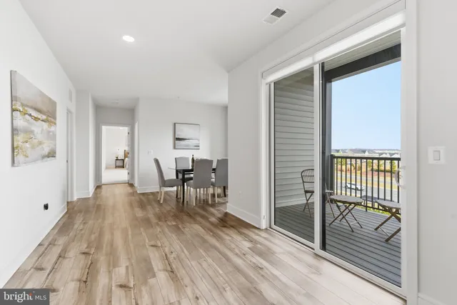 $724,900 | 23669 Golden Embers Square, Unit 303, Ashburn, VA 20148