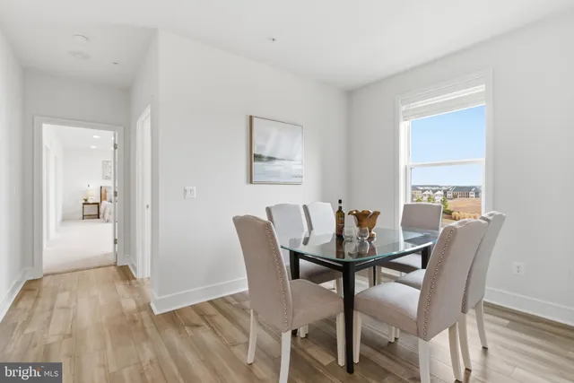 $724,900 | 23669 Golden Embers Square, Unit 303, Ashburn, VA 20148