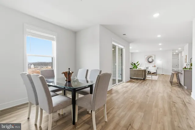 $724,900 | 23669 Golden Embers Square, Unit 303, Ashburn, VA 20148