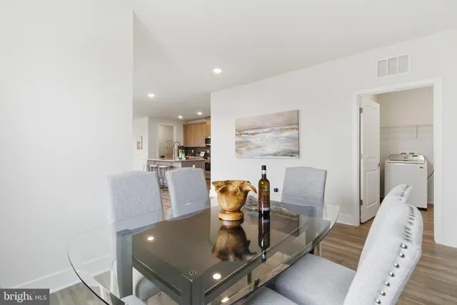 $724,900 | 23669 Golden Embers Square, Unit 303, Ashburn, VA 20148