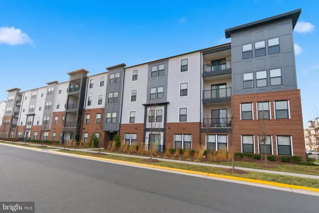 $724,900 | 23669 Golden Embers Square, Unit 303, Ashburn, VA 20148