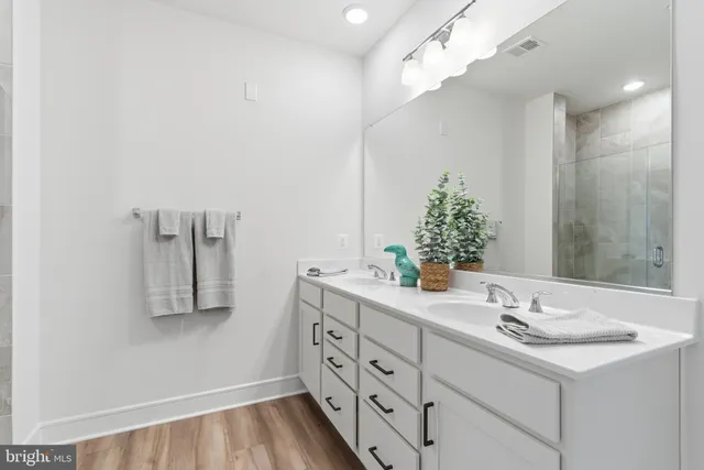 $724,900 | 23669 Golden Embers Square, Unit 303, Ashburn, VA 20148