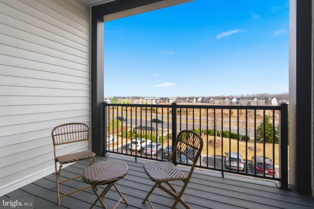 $724,900 | 23669 Golden Embers Square, Unit 303, Ashburn, VA 20148