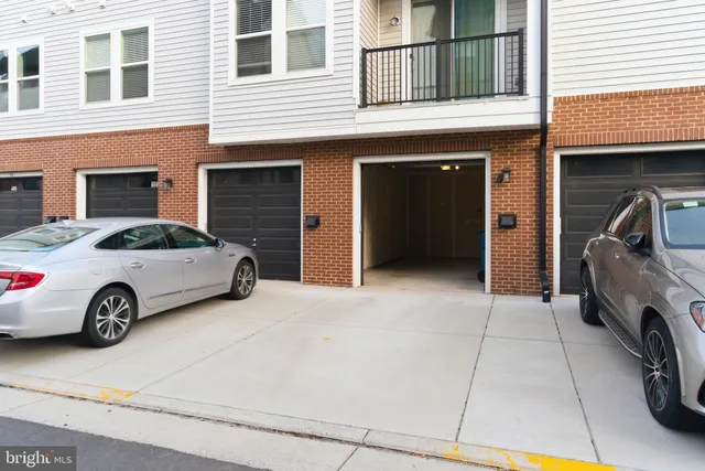 $724,900 | 23669 Golden Embers Square, Unit 303, Ashburn, VA 20148